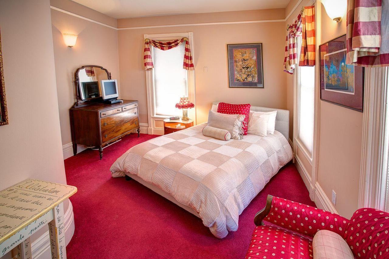 M&M Victorian Bed And Breakfast Marinette Zewnętrze zdjęcie