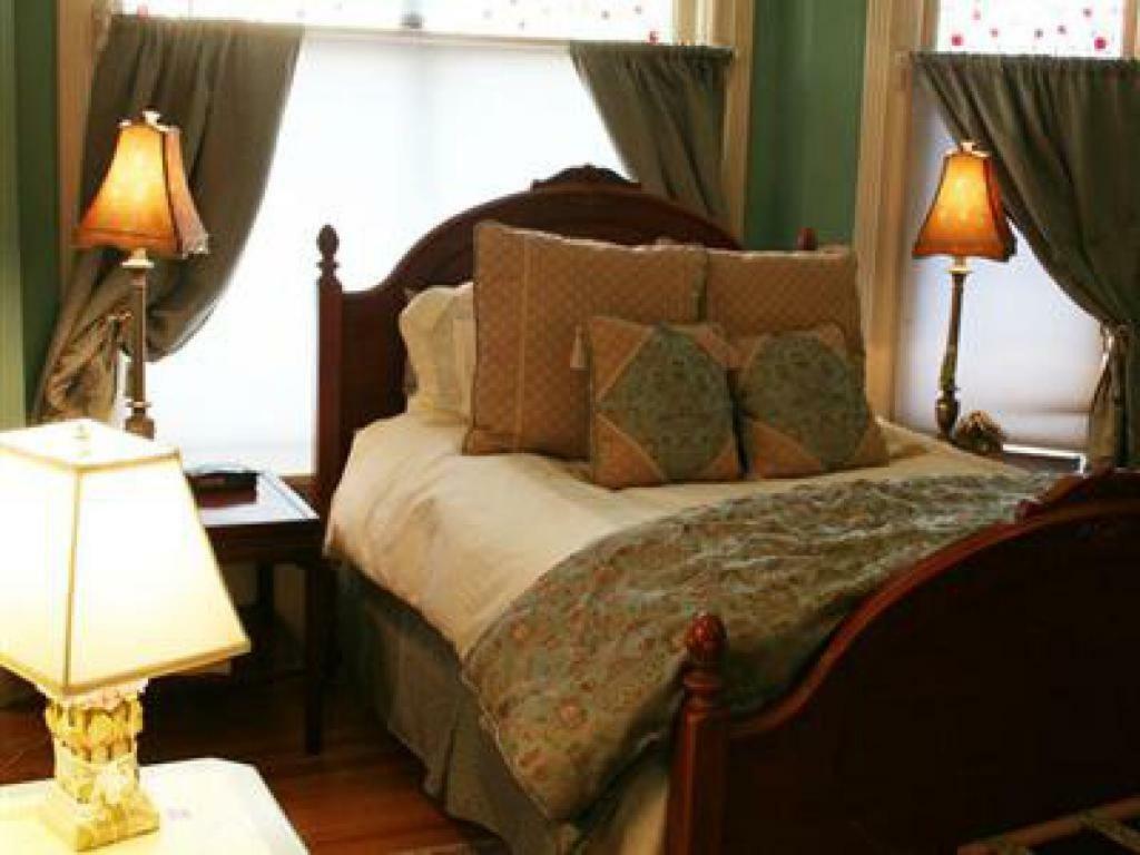 M&M Victorian Bed And Breakfast Marinette Zewnętrze zdjęcie