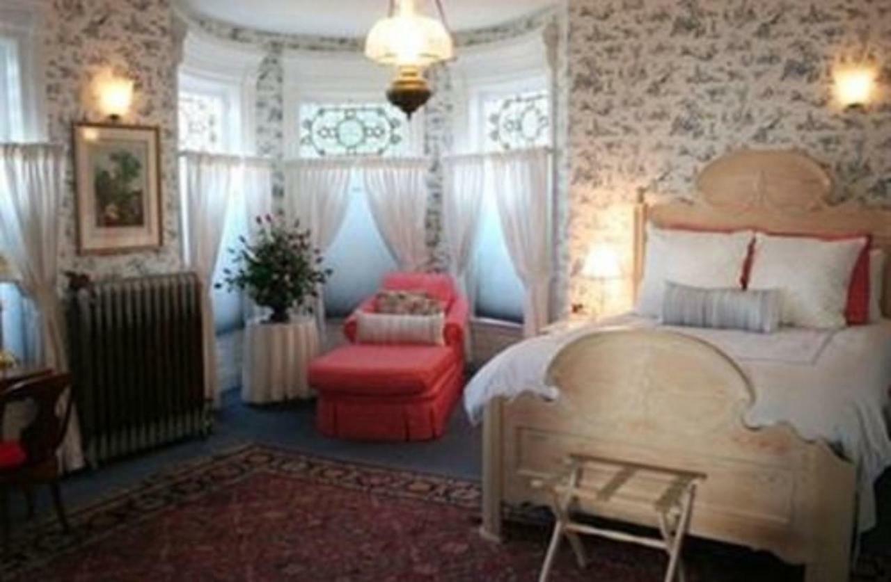 M&M Victorian Bed And Breakfast Marinette Zewnętrze zdjęcie
